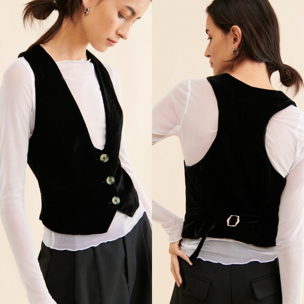 Free People We The Free Libby Cropped Velvet Vest in Black